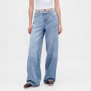 NWOT Current Season Gap Mid Rise UltraSoft Baggy Jeans - Size 29